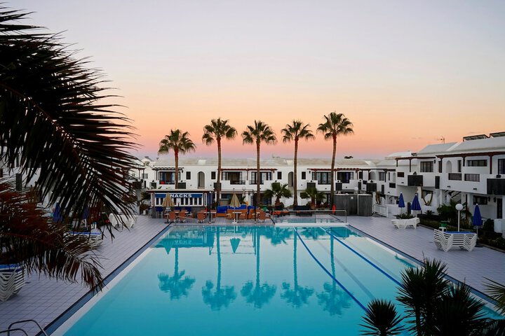 Hotel with Pool