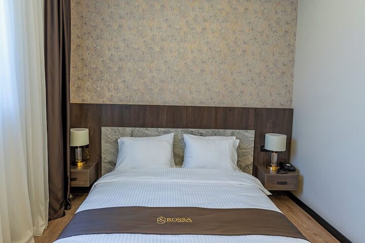 Room 16 of 76