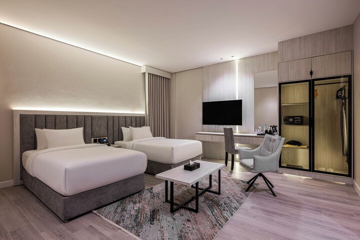 Room 15 of 68
