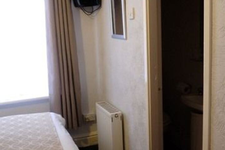 Room 9 of 30