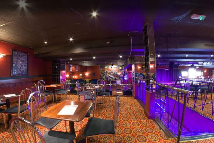 Lounge 83 of 92