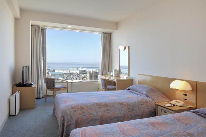 Room 16 of 104