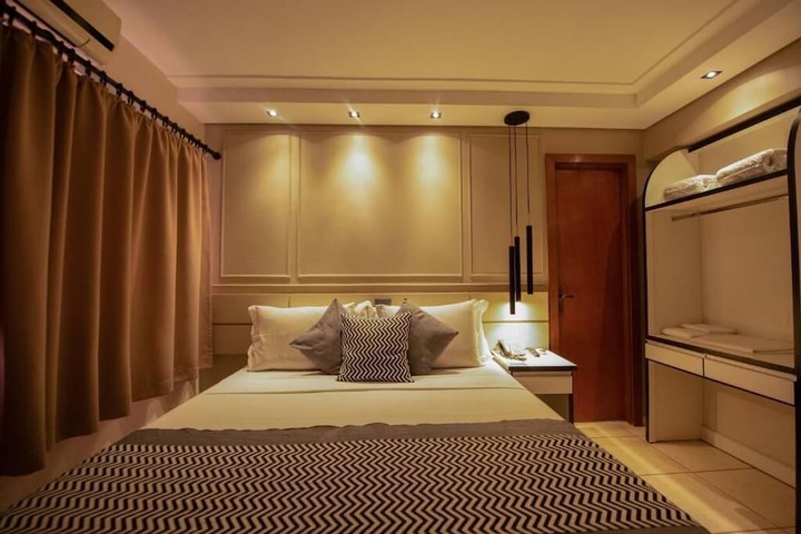 Room 13 of 48