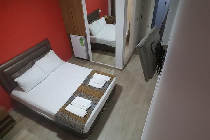 Room 15 of 32