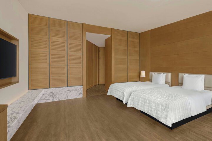 Room 19 of 82