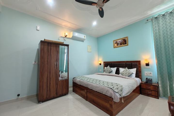 Room 9 of 38