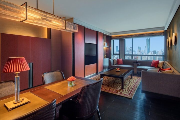 Room 4 of 110