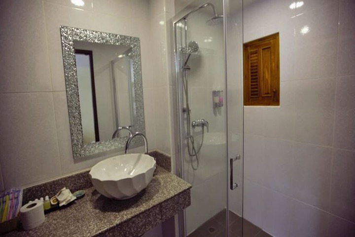 Room 32 of 51