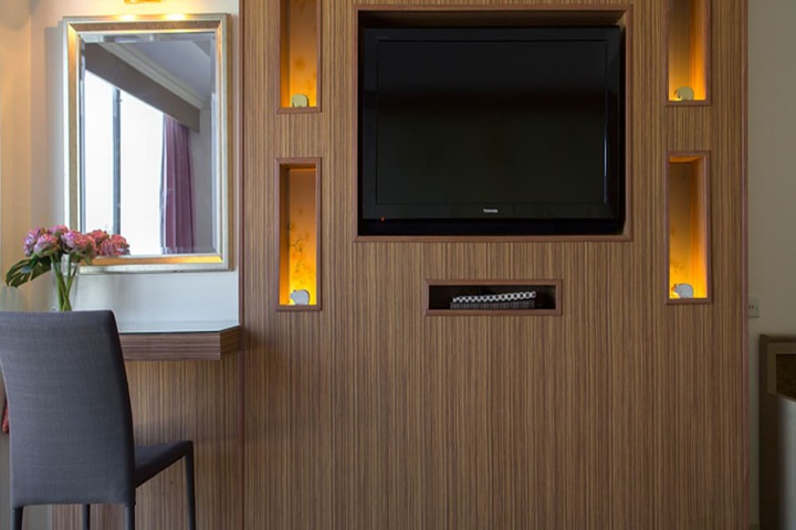 Room 30 of 49