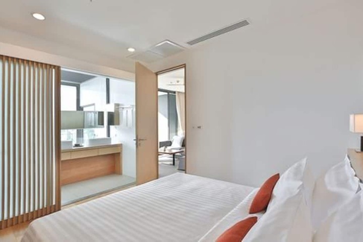 Room 14 of 99
