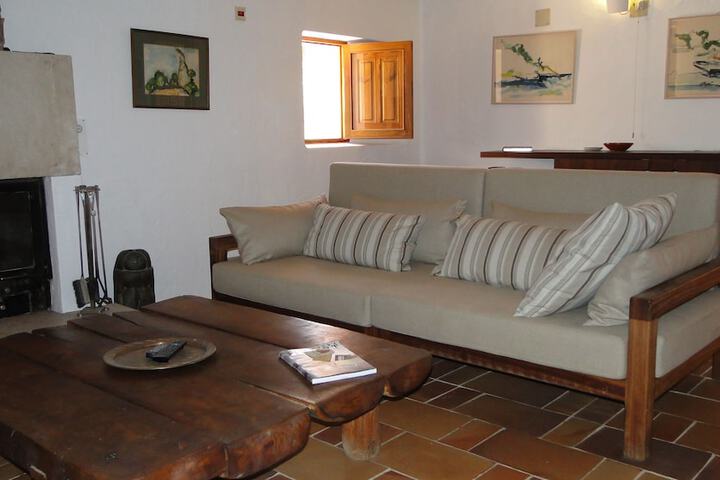 Room 6 of 32