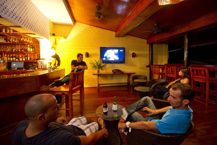 Lounge 19 of 26