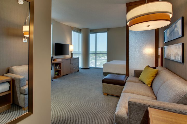 1 King Bed (3 of 17)