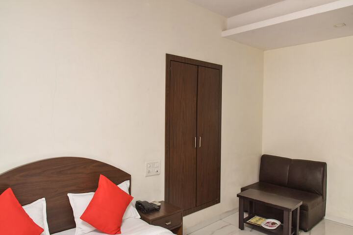 Room 14 of 24