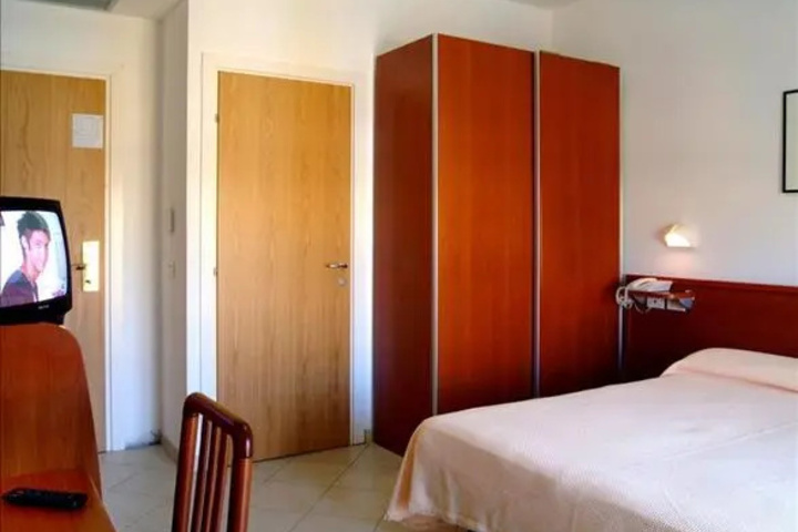 Room 3 of 9