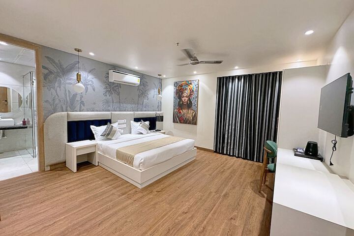 Room 53 of 76