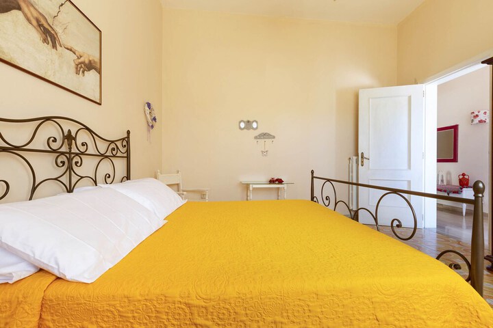 Room 5 of 31