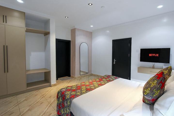 Room 6 of 37