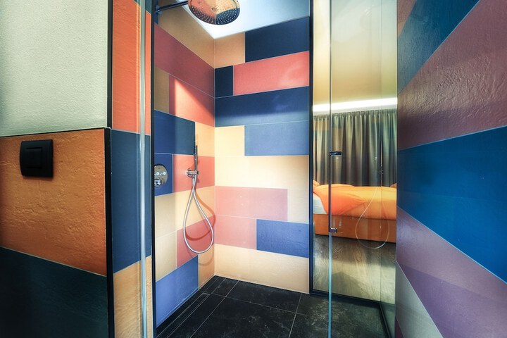 Room 13 of 31