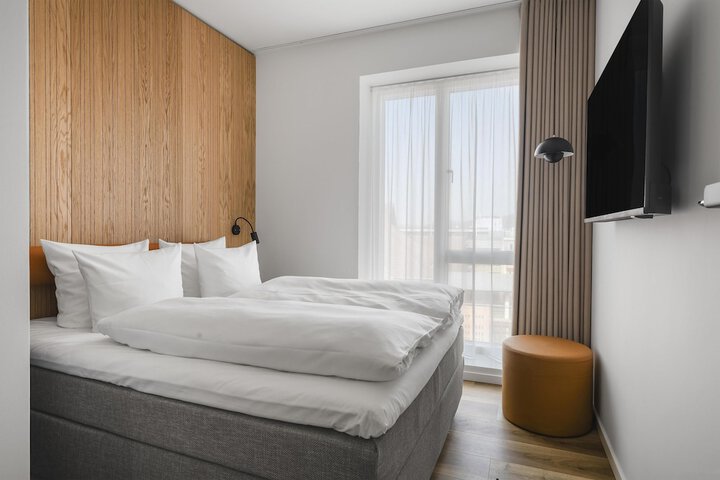 Room 10 of 77