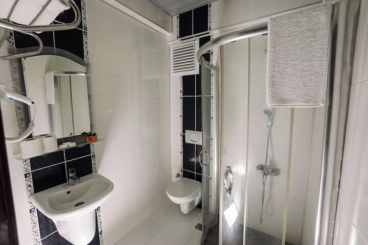 Room 10 of 26