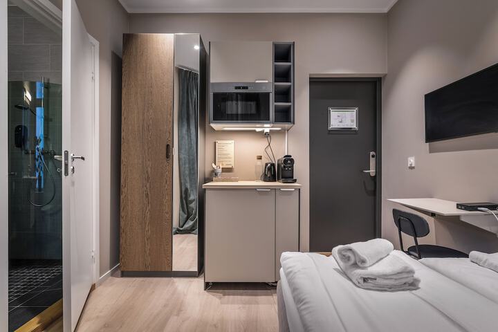 Room 33 of 154