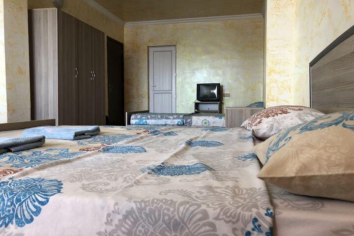 Room 9 of 32