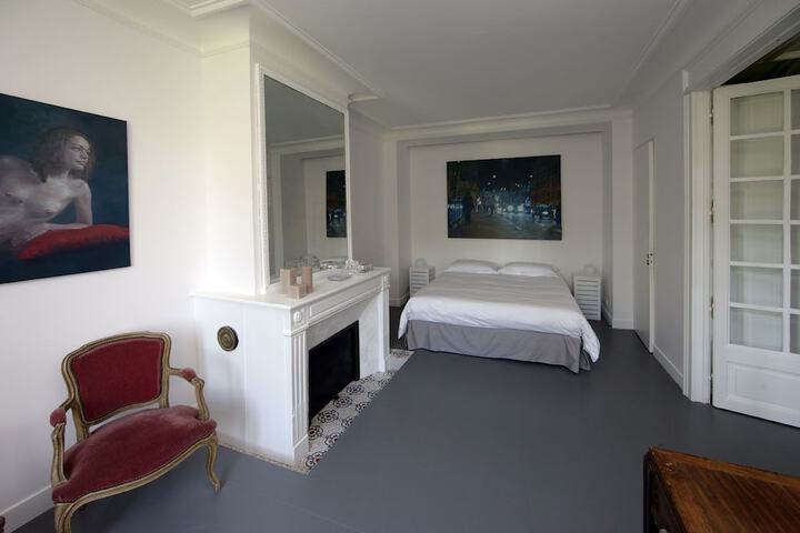 Room 2 of 40