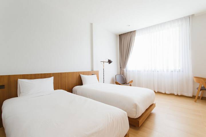 Room 50 of 103