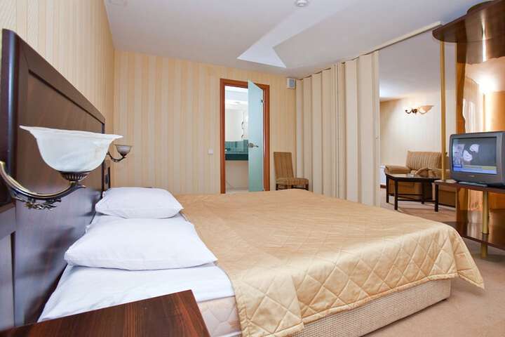 Room 8 of 24