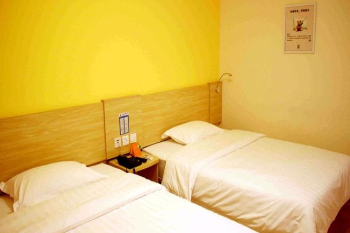 Room 5 of 10