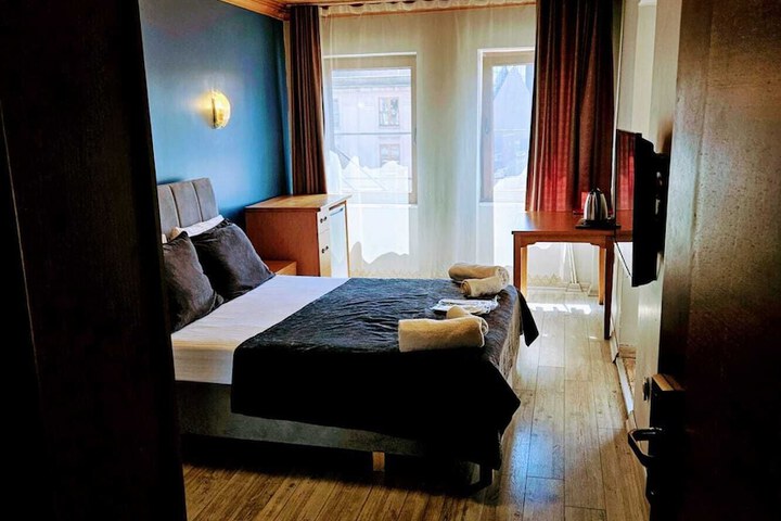 Room 50 of 204