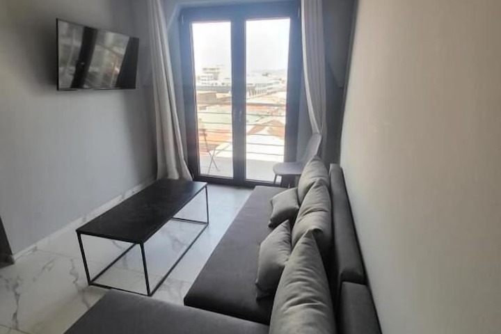 Room 17 of 28