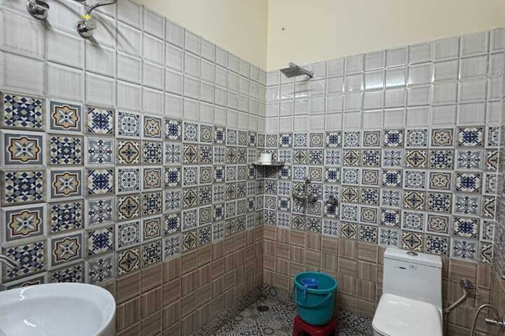 Room 10 of 13
