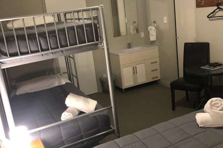 Room 13 of 38