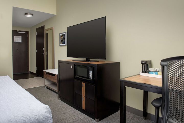 1 King Bed (7 of 11)