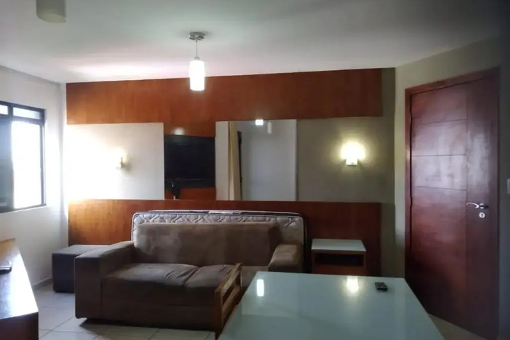 Room 6 of 12