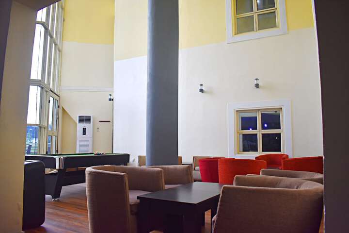 Lounge 62 of 67