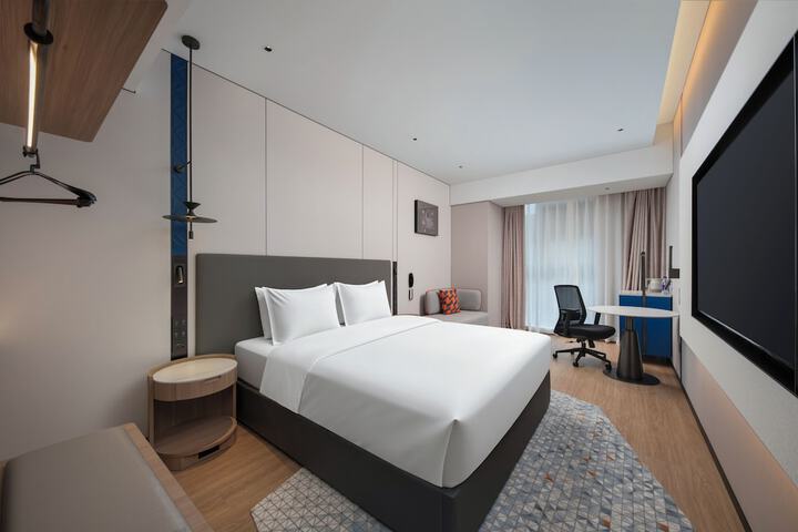 Room 17 of 77