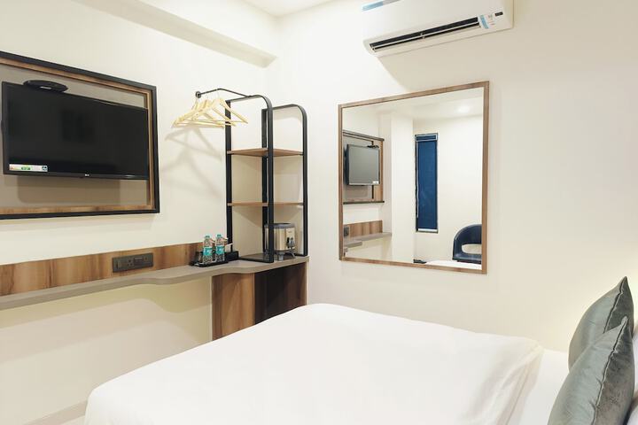 Room 12 of 76