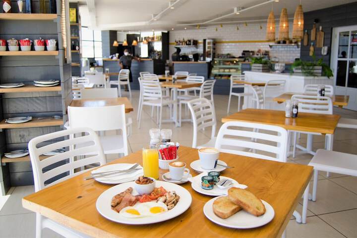 Breakfast/Coffee Service 111 of 125
