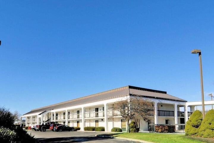 Image of Suburban Studios Christiansburg - Blacksburg