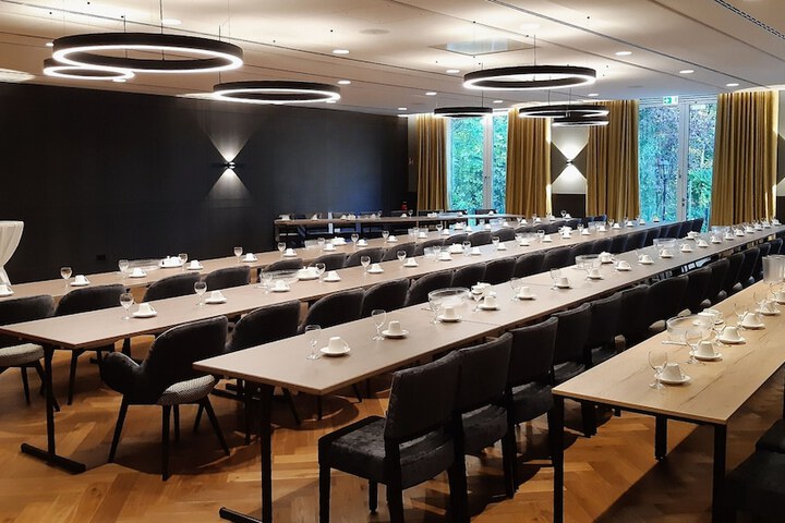 Ballroom/Hall 80 of 131