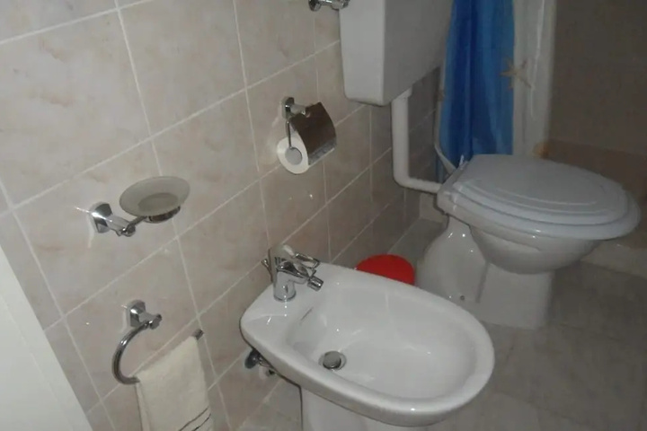 Room 7 of 11