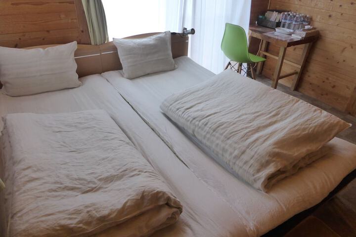 Room 6 of 15
