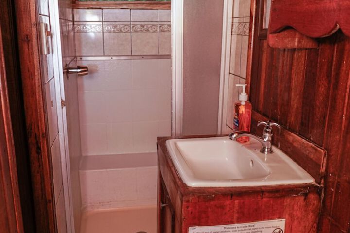 Room 27 of 40