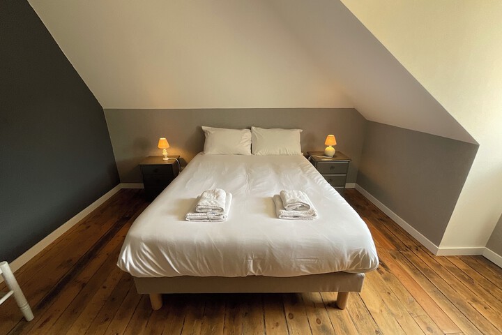 Room 2 of 44