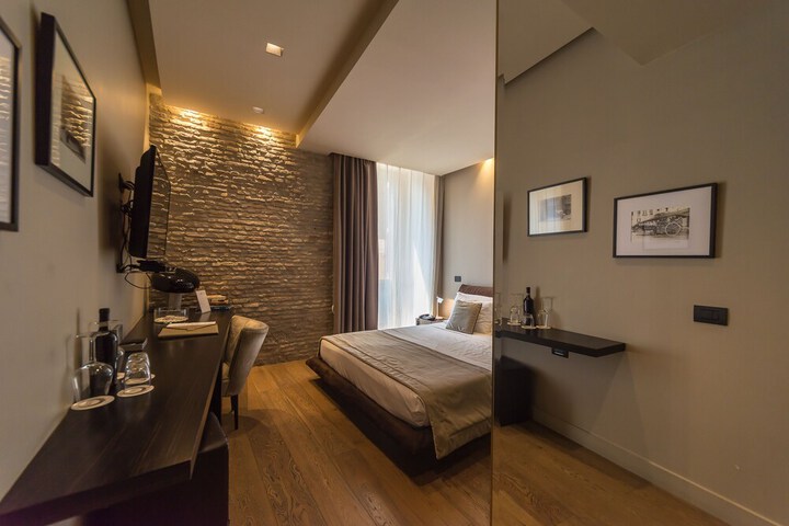 Room 11 of 26