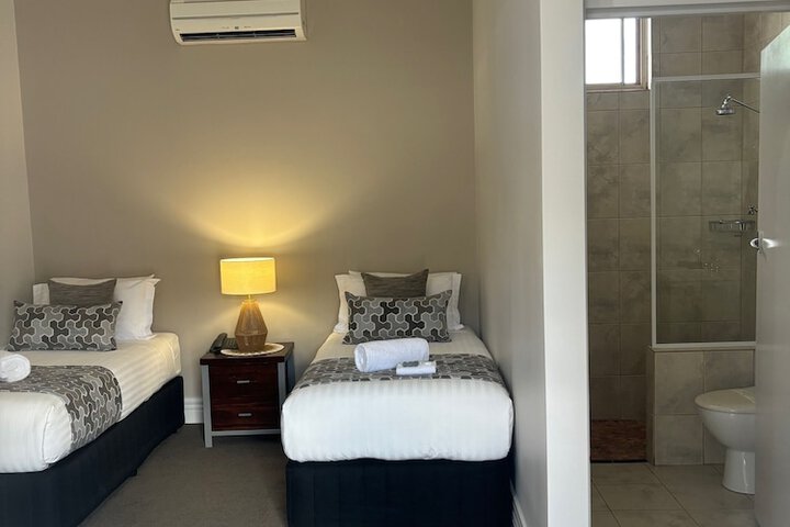 Room 9 of 37