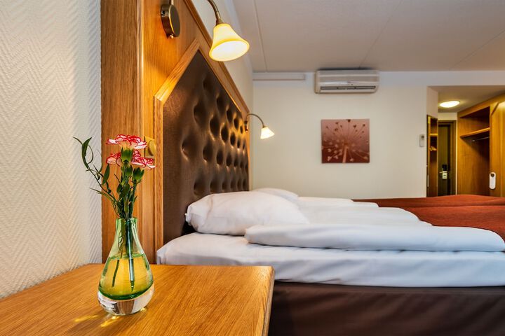 Room 10 of 51